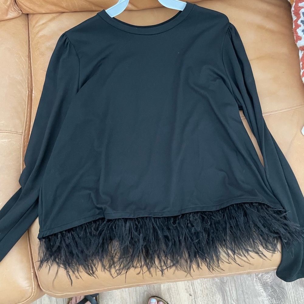 New never worn misses Large feather bottom top!